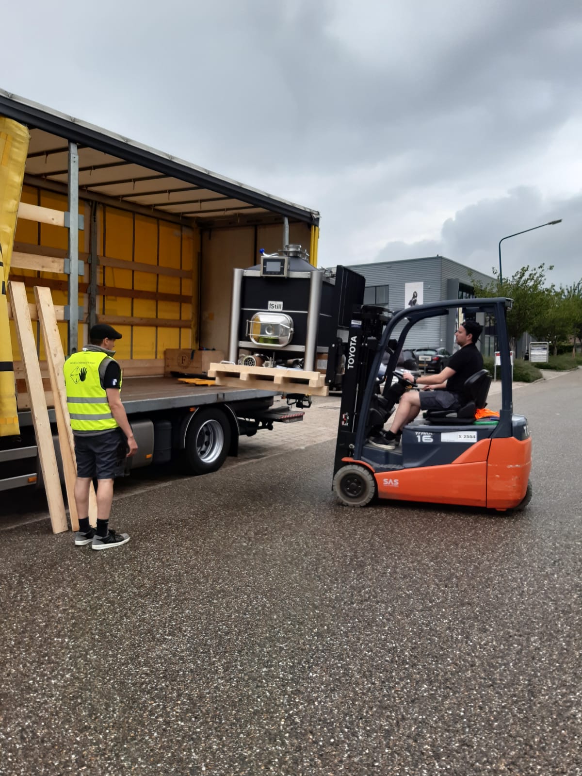 626b6401-aea6-4a7f-968e-3cb54235870a